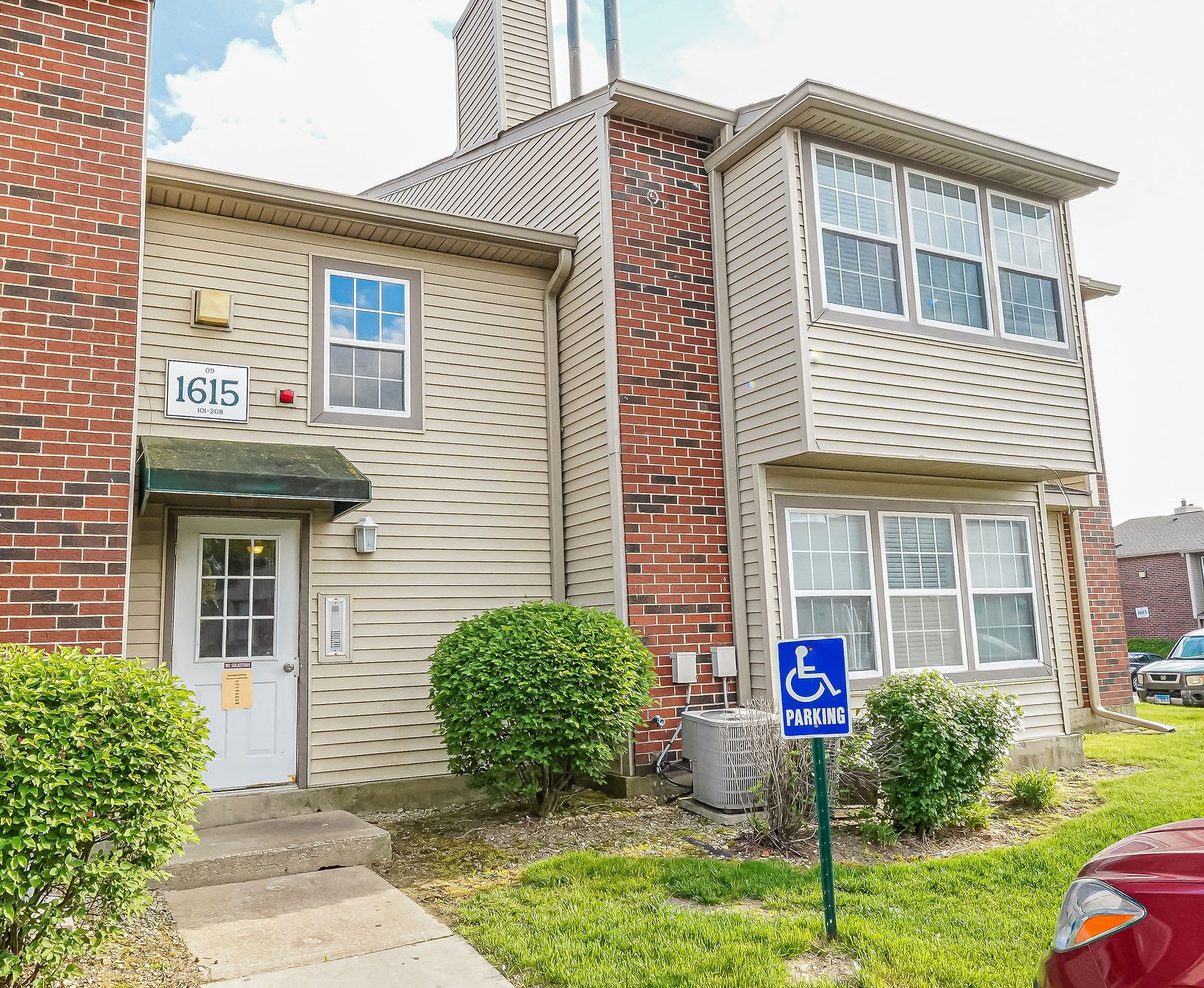 Autumn Run Apartments, 1627 Country Lakes Dr, Naperville, IL